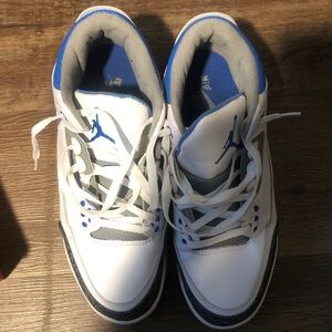 Very good shoes in 😎Excellent condition 💙🔥🔥🔥🔥✅